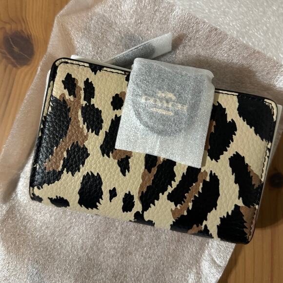 ❤️🐆Coach Medium Corner Zip Wallet With Leopard Print - Picture 8 of 9